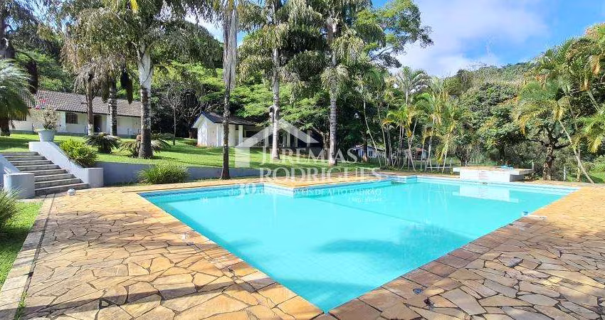 Sitio com 12 dormitórios, 1100 m² - Registro - Taubaté/SP