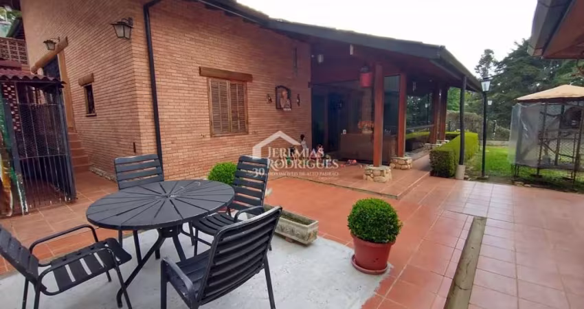 Casa com 4 dormitórios, 265 m² -  Alto do Capivari - Campos do Jordão /SP
