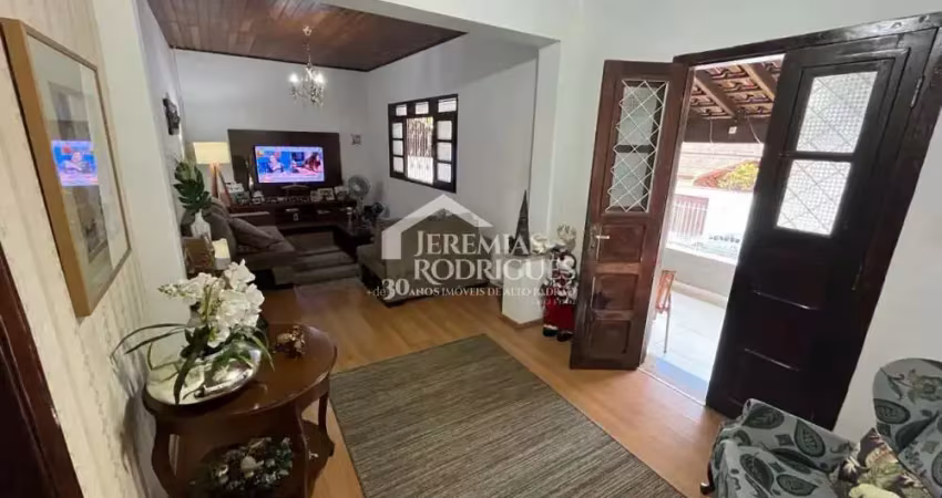 Casa com 3 dormitórios, 235 m² - Centro - Pindamonhangaba/SP