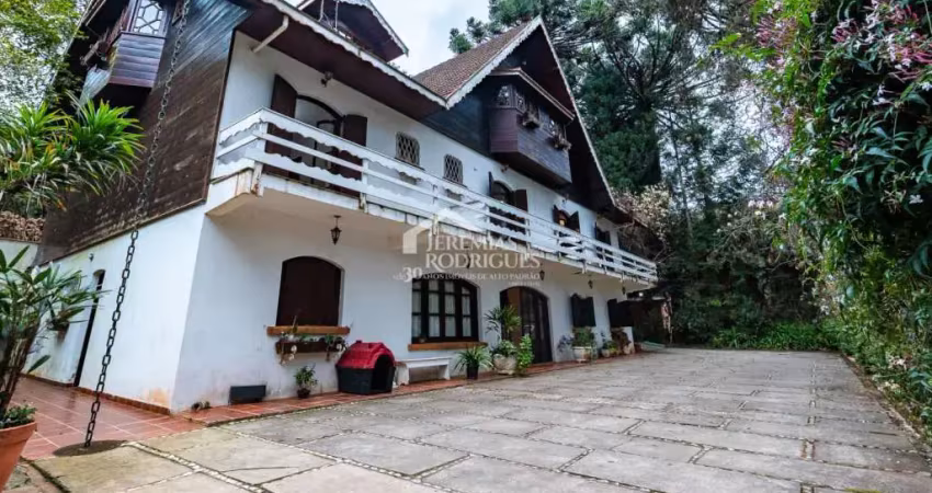 Casa com 7 dormitórios, 924 m² - Recanto das Araucárias - Campos do Jordão/SP