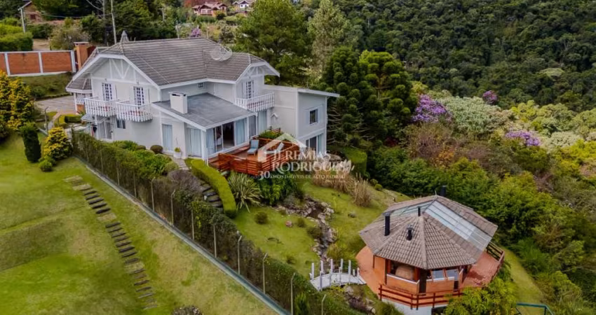 Casa à venda com 5 suítes, no bairro Vila Porã em Campos do Jordão/SP.