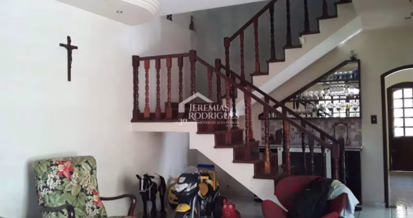 Casa sobradada à venda com 3 dormitórios no bairro Jardim Morumby em Taubaté/SP