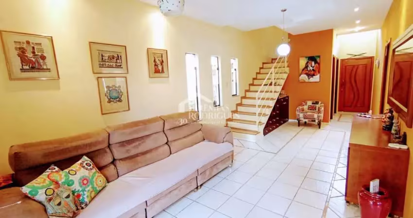 Casa assobradada à venda com 3 suítes no condomínio fortaleza em taubaté/sp.