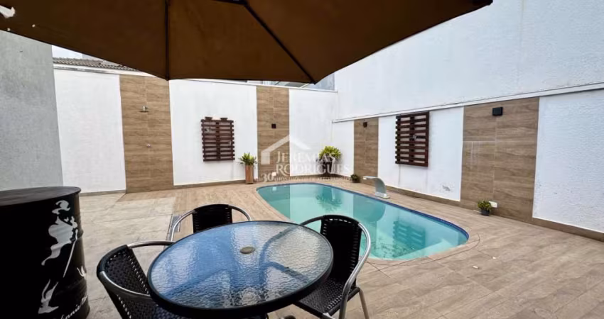 Casa à venda com 3 suítes no Condomínio Reserva dos Lagos em Pindamonhangaba/SP.