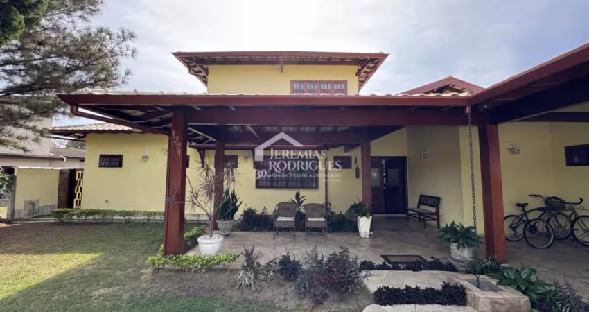 Casa para venda e locação com 4 dormitórios no Condomínio Village Paineiras em Pindamonhangaba/SP