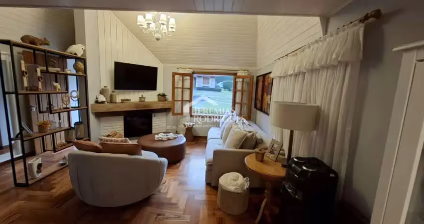 Casa à venda com 2 dormitórios no condomínio petiti village em campos do jordão/sp.