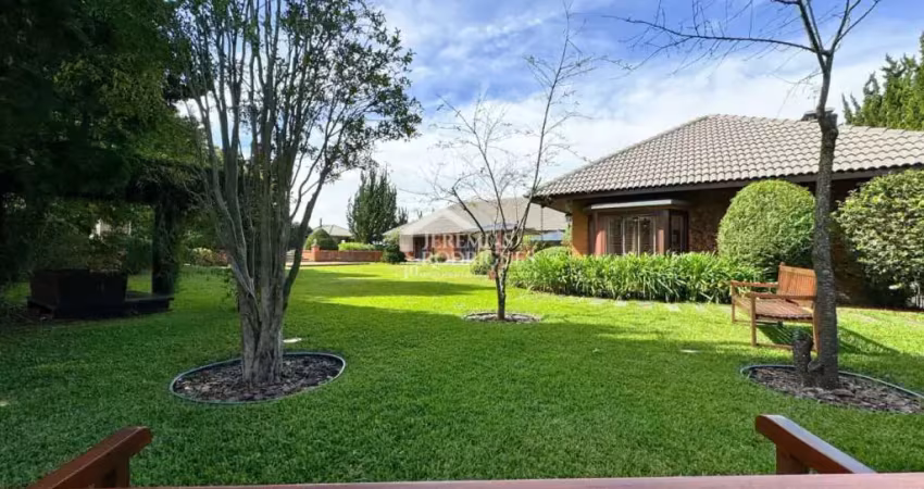 Casa à venda com 6 suítes no alto capivari em campos do jordão/sp.