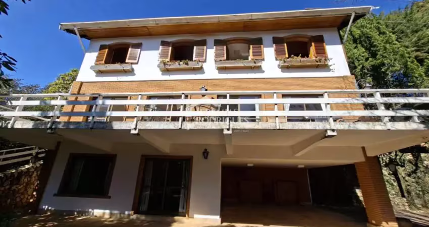 Casa à venda com 4 dormitórios no condomínio jardim véu da noiva em campos do jordão/sp.