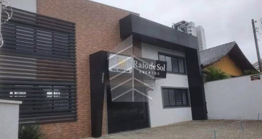 Excelente espaço comercial a meia quadra da Balduíno Taques