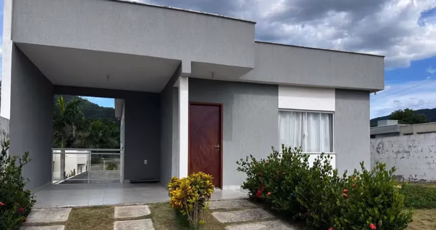 Casa com 2 quartos em condomínio próxomo ao centro de maricá