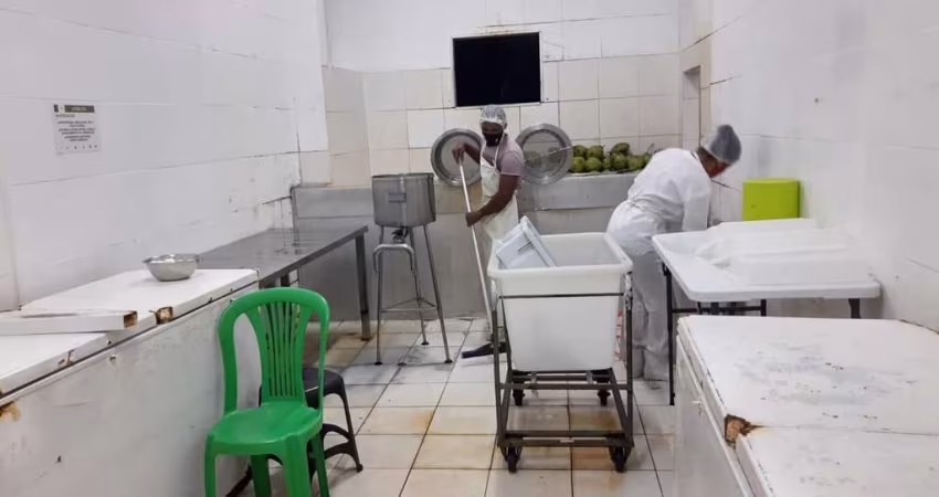 Galpão para Venda em Lauro de Freitas, Capelão, 2 suítes, 2 banheiros, 6 vagas
