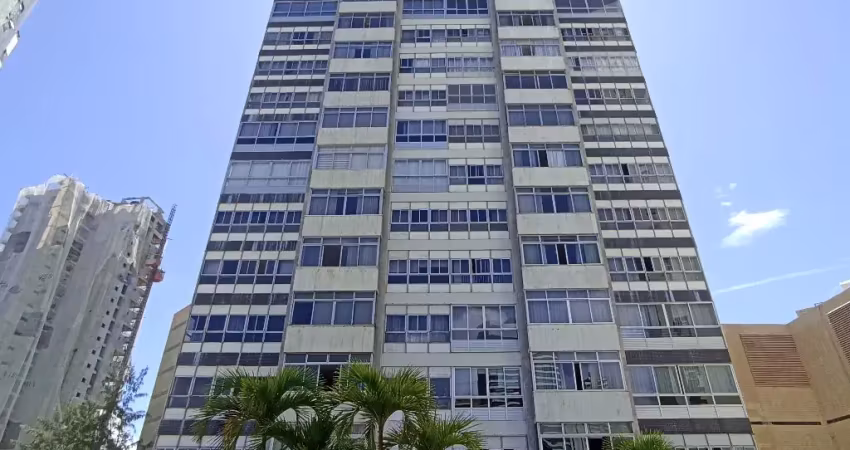 Lindo Apartamento a venda na Barra com 4/4 a 200 m do mar