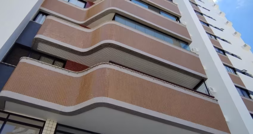 Oportunidade! Amplo apartamento na melhor localização do Loteamento Aquarius na Pituba