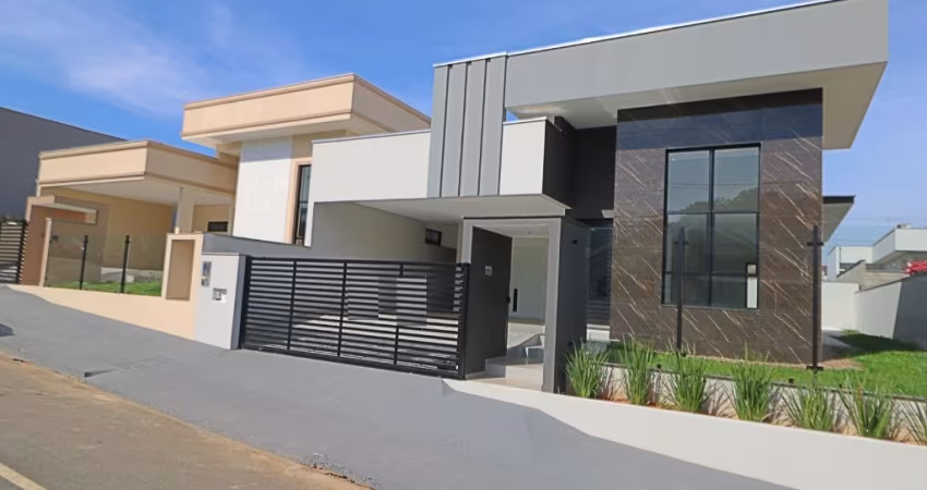 Casa Nova à Venda em Jaraguá do Sul – SC | 1 Suíte + 2 Demi-Suítes | Piscina | Loteamento de Alto Padrão