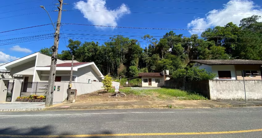 Casa à Venda com Amplo Terreno de 490m² no Bairro Chico de Paula – Jaraguá do Sul