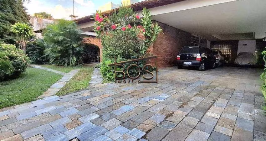 Linda Casa Tombada - 1.000 m² - 4 Quartos - 2 DCE - 10 vagas - Lazer Completo - Bairro: Cidade Jardim