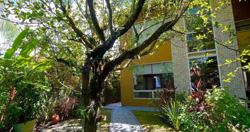 Casa a venda em Condomínio Fechado com 5 quartos em Piatã