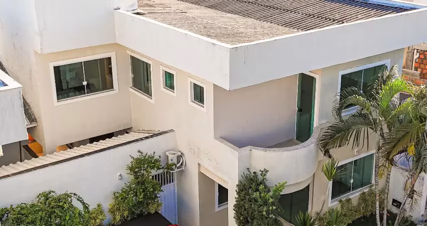 Casa a venda em buraquinho no foz joanes com 4 quartos