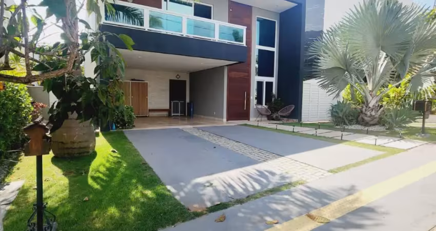 Casa a venda em Alphaville Salvador 2 com 5 suítes e reformada