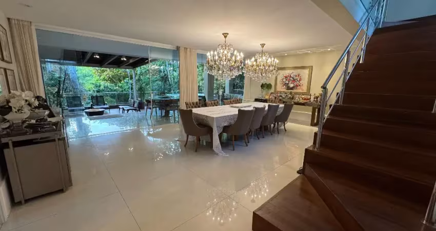 Casa a venda em alphaville 1 com 4 suites reformada com energia solar no estrela do mar