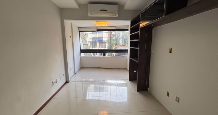 Apartamento a venda no costa azul com 3 quartos varanda e armarios