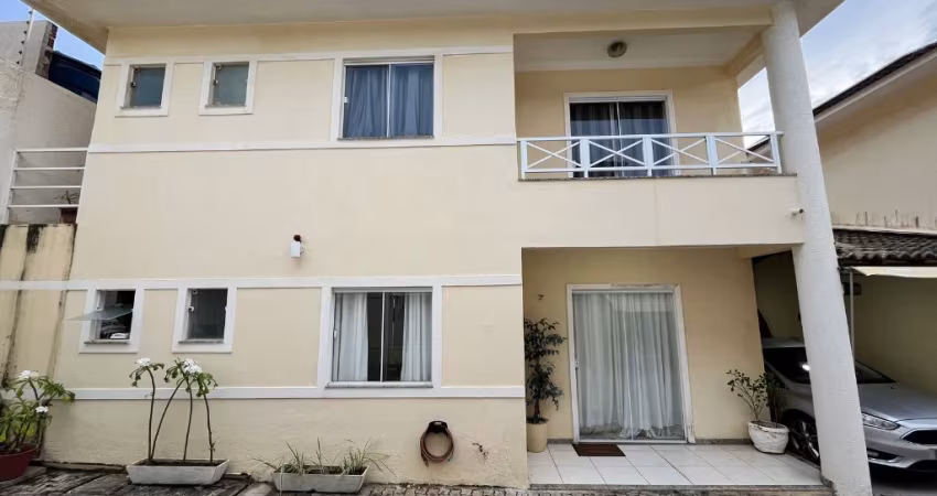 Casa a venda em stella maris com 3 suites e área gourmet em condominio fechado