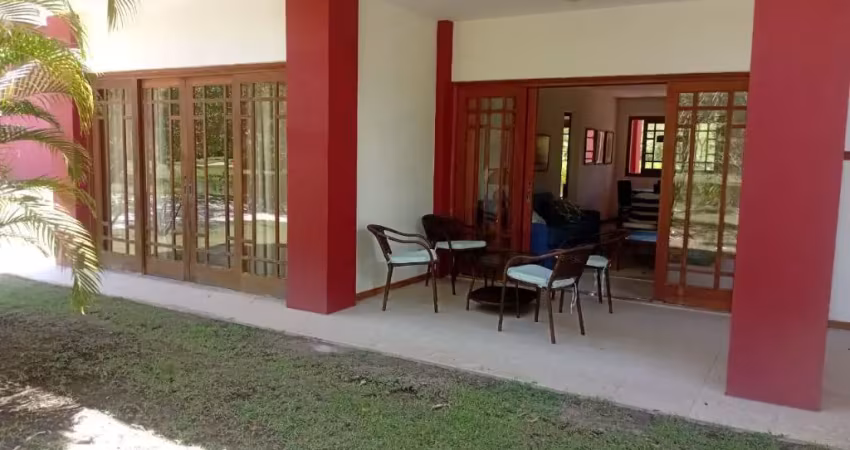 Apartamento a venda em praia do forte com 2 suites térreo no village das acacias