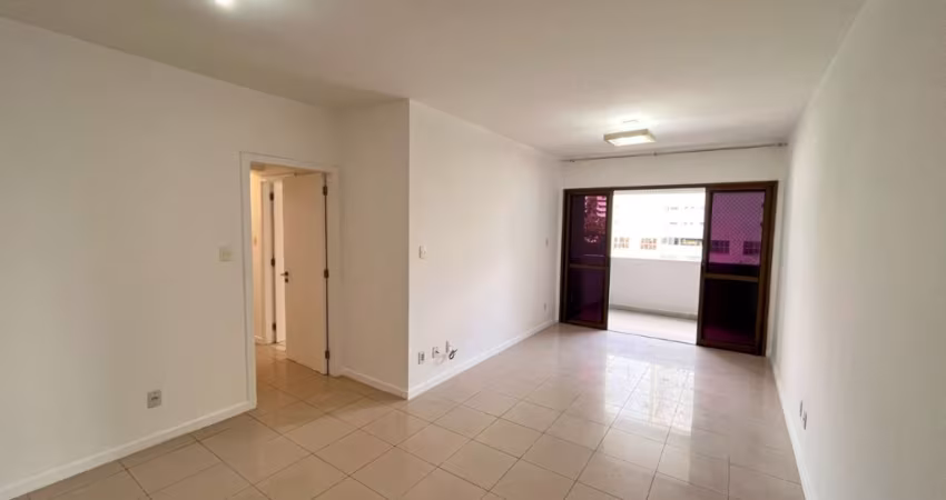 Apartamento a venda na pituba com 3 quartos dependencia no mansão d evora
