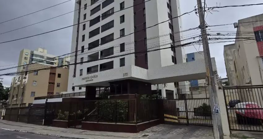 Apartamento a venda no costa azul com 3 quartos com dependência e 2 vagas soltas