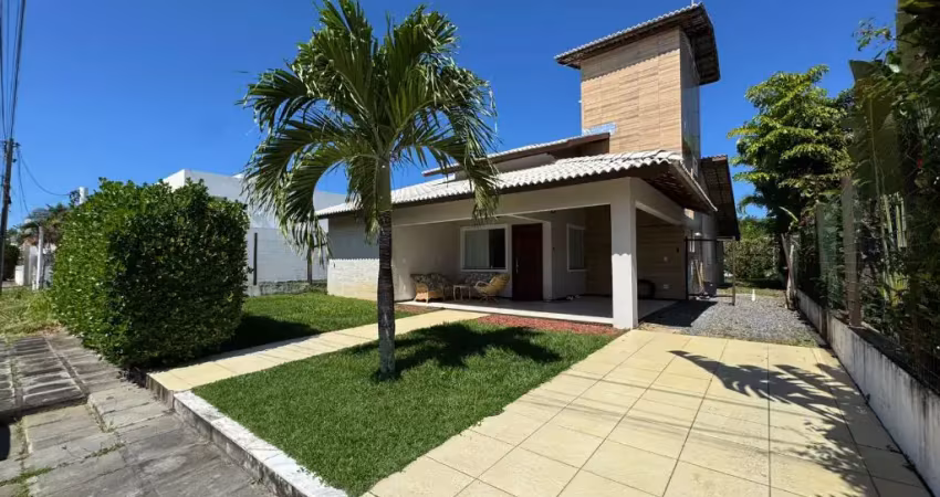 Casa a venda na estrada do coco no condominio vila de joanes com 3 suites e área gourmet