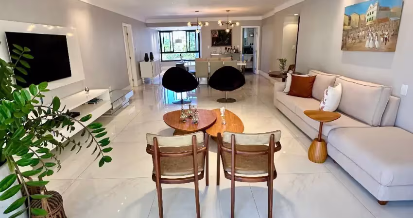 Apartamento a venda no pituba ville com 4 suites reformado e nascente