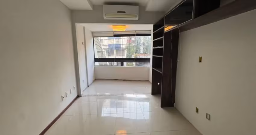 Apartamento a venda no costa azul com 3 quartos e armarios