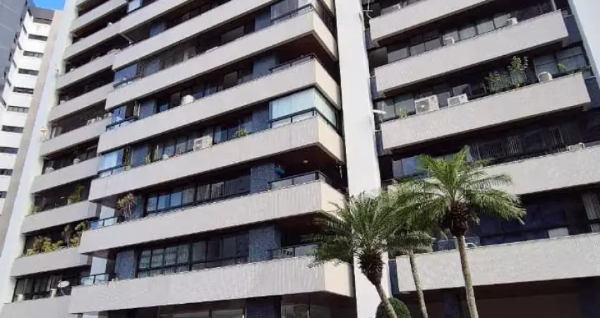 Cobertura a venda no alto do itaigara com 3 suites piscina e 4 vagas