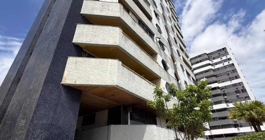 Cobertura a  venda no caminho das árvores com 3 suites e piscina