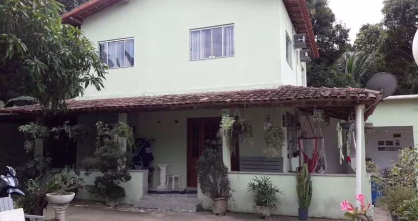 Imperdível: Casa à venda em Fundão-ES, Costa Azul, 4 quartos, 2 salas, 2 banheiros, 3 vagas de garagem, 240m²