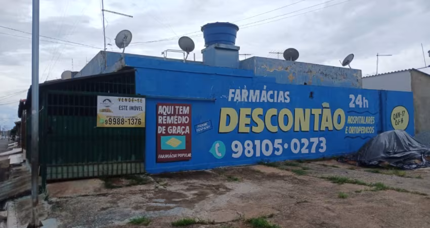 QNP 14 - Vende-se Casa de Esquina - Grande Potencial para Comércio