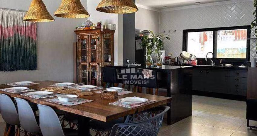 Casa a venda, 4 quartos, 3 suítes, 4 vagas, no Centro da cidade de Águas de São Pedro - SP