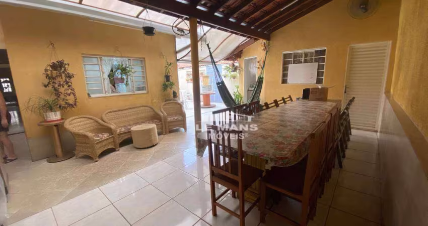 Casa sobrado a venda, 3 quartos, 3 vagas, no bairro Santa Terezinha em Piracicaba - SP
