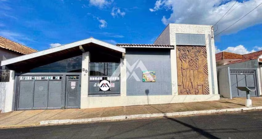 Casa com 2 dormitórios à venda por R$1.100.000 - Centro - Vera Cruz/SP