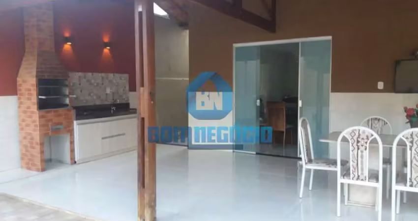 Linda casa com 3 quartos - ilha dos araujos, governador valadares - mg