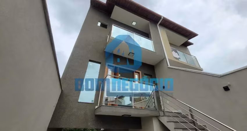 Excelente casa triplex nova à venda no Bairro Castanheiras VALADARES - MG