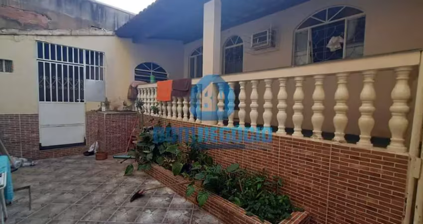 Propriedade à venda com 4 imóveis, NO BAIRRO SANTA RITA PARTE ALTA, GOVERNADOR VALADARES - MG