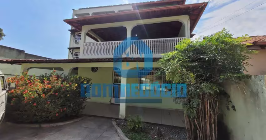 Prédio residencial à venda com 3 moradias e terraço, bairro vila isa, governador valadares - mg