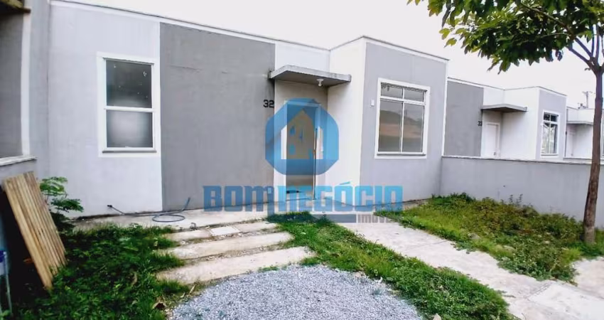Excelente casa plana e em condomínio fechado à venda no Bairro Santos
