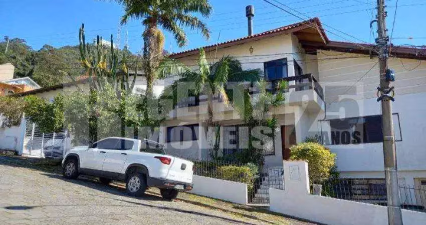 Casa com 6 quartos à venda no bairro trindade em florianópolis.