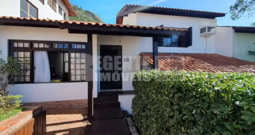 Linda casa à venda no bairro Trindade em Florianópolis