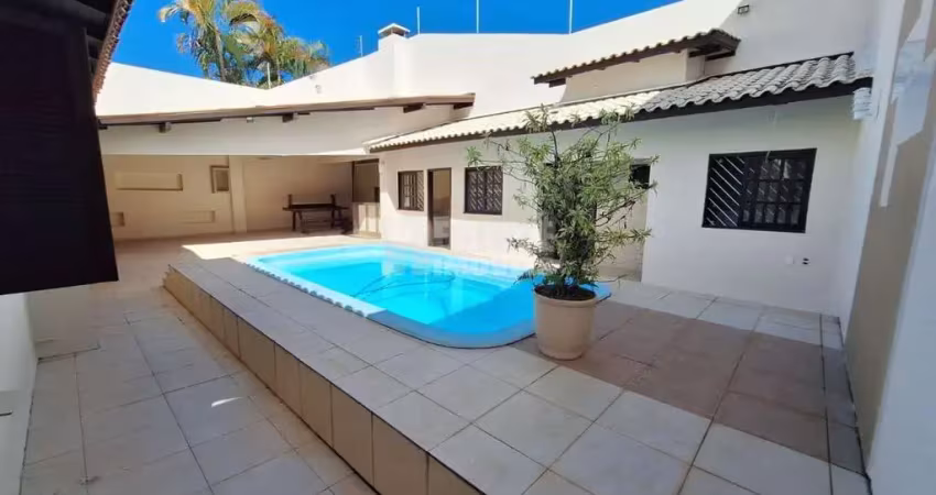 Casa com 3 dormitórios sendo 1 suíte no Córrego Grande Florianópolis SC