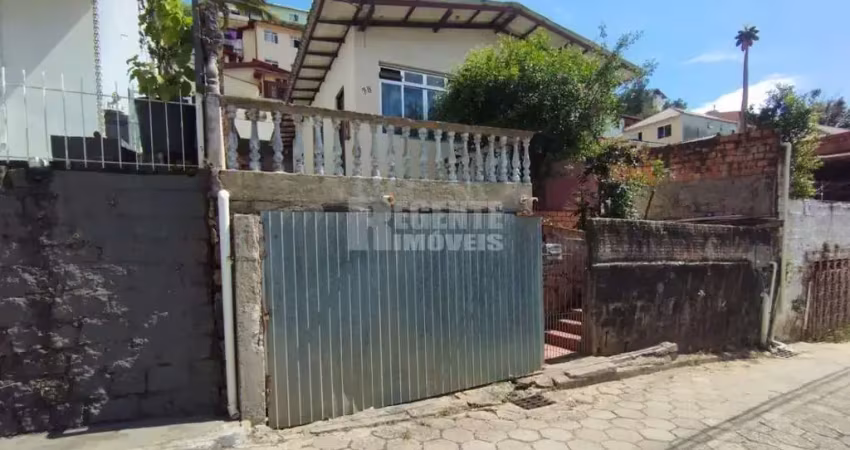 Casa com dois quartos e garagem bairro agronomica - florianópolis