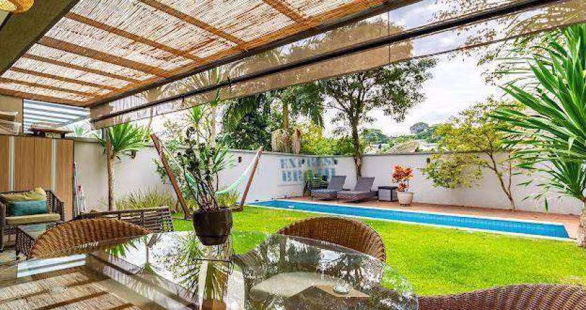 Casa com piscina e 4 suítes em condomínio fechado - Agende sua visita!