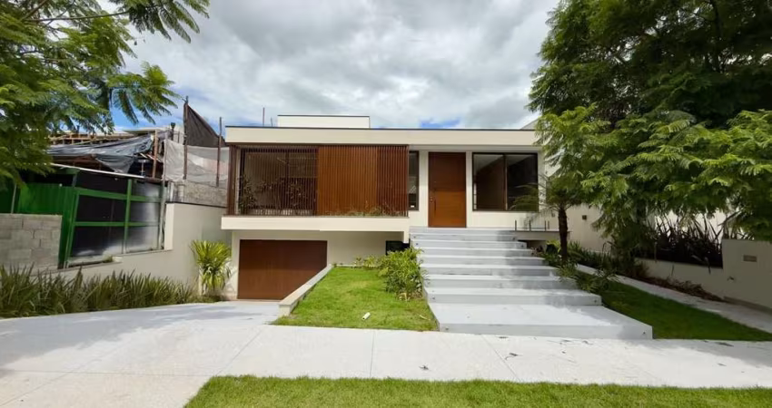 Venda de Casa em Condomínio de Luxo em Campinas-SP, Alphaville Dom Pedro: 3 quartos, 3 suítes, 3 salas, 5 banheiros, 5 vagas, 335m².